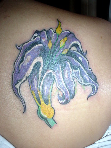 Tatuaje de flor lila