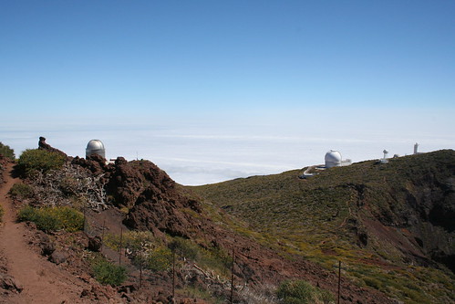 Los telescopios en lo alto de la caldera