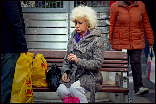 Una mujer teñida en la favoritenstrasse de Viena