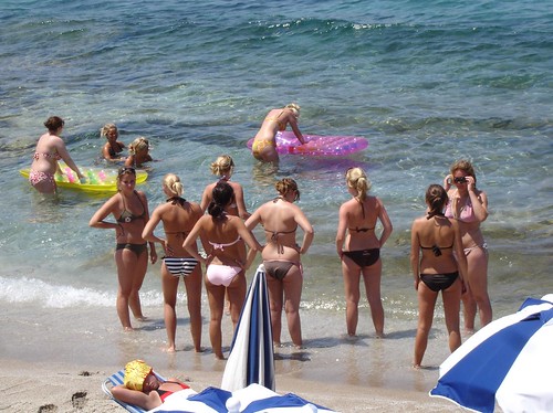 13 Beach Bikini Beauties