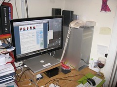 Macbook Prop, screen and server