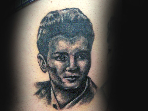 tattoo on upper leg. skulls tatuaje Pupa Tattoo