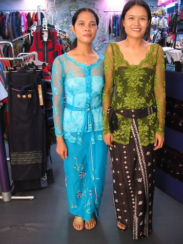 Balinese girls in sarong and kebaya