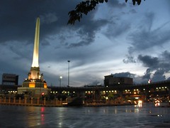Ayuttahya_with_Ben_and_Mon - Victory Monument Bangkok