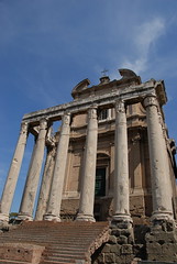 安東尼斯與法斯提納神殿(Tempio di Antonius e Faustina)