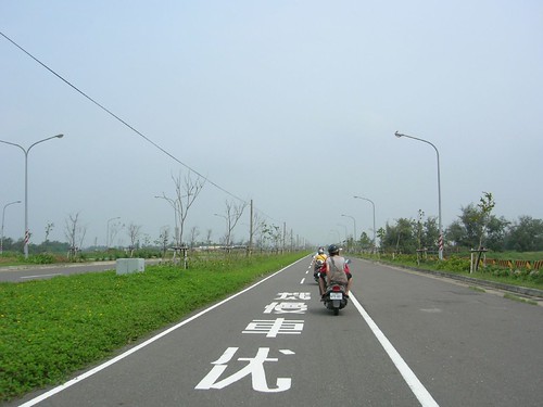 台南遊-機車優先的道路