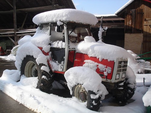 Traktor im Schnee
