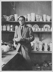 Work at the Gustavsberg Porcelain Factory/Wilhelm Kåge in May 1919/maj 1919