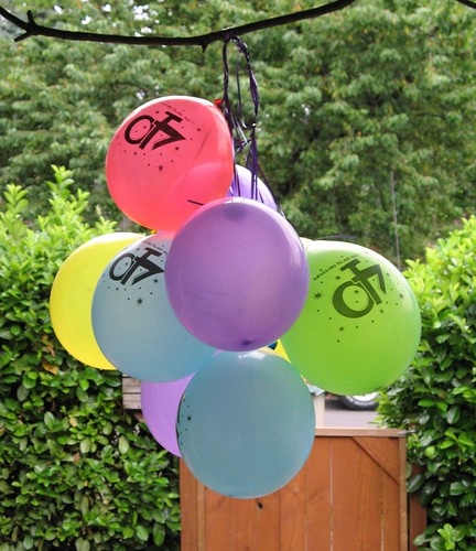 bday balloons outside