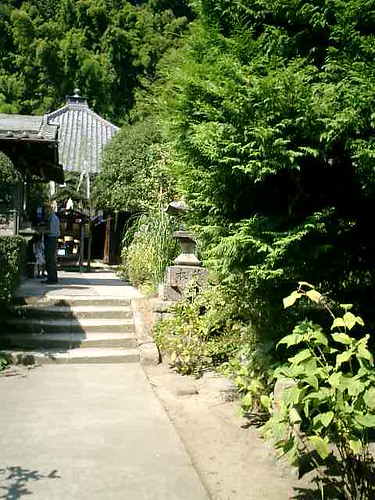 02)鎌倉市山ノ内「円応寺」境内から本堂を見る。