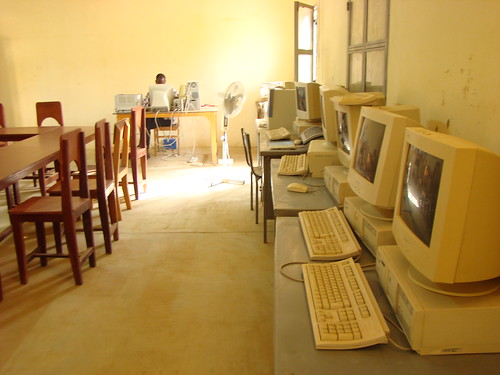 Unuseable computers in L'Ecole d'Infirmiers de Gao