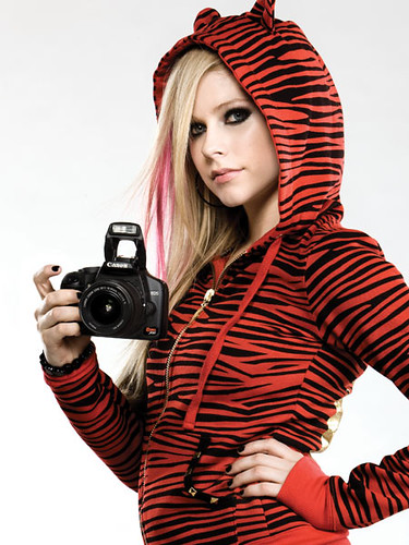 Avril Lavigne Pink Canon. canon-avril-lavigne-450 photo