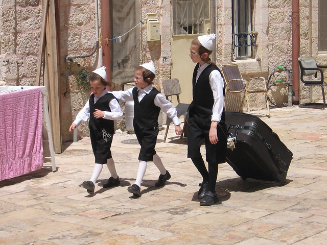 Breslov kids prepare for Shabbat, Mea Shearim, Jerusalem