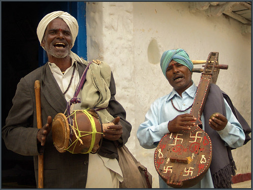 indian musicians - look at the music!