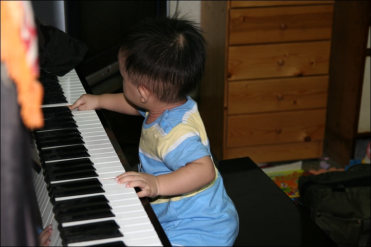 彥彈鋼琴06