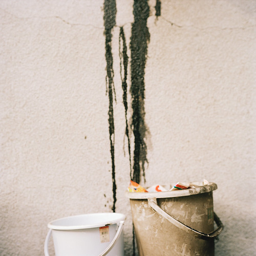 creative commons hi-res photo of the day:  paint and bucket (1600 x 1600)