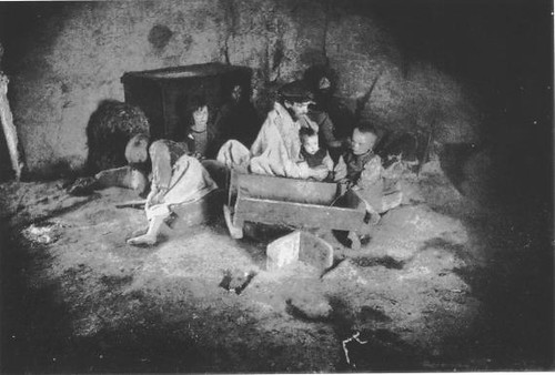 Starving_Irish_family_during_the_potato_famine.JPG