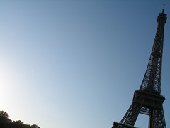明け方のエッフェル塔
