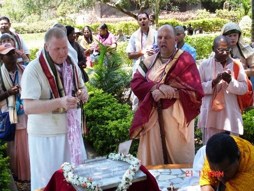 H H Jayapataka Swami in Tirupati 2006 - 0019 por ISKCON desire  tree.