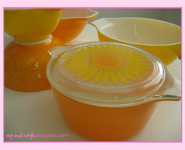 orange pyrex bowls 1