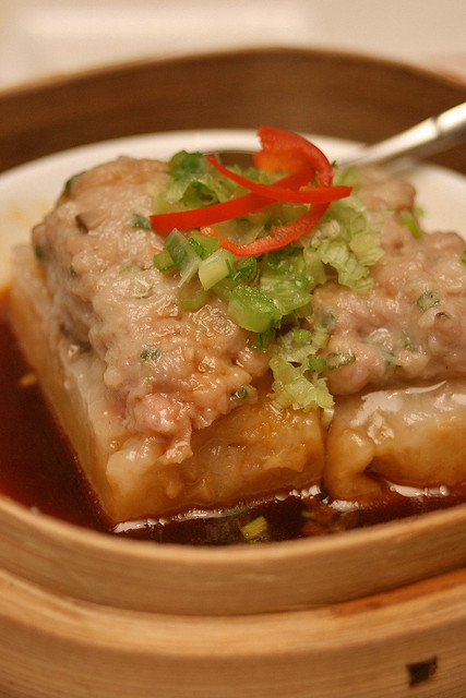 Steamed radish cake stuffed with minced pork and dried shrimps
