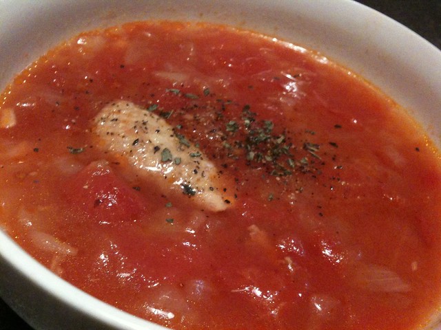 トマト缶とニンニクでスープ。 #jisui