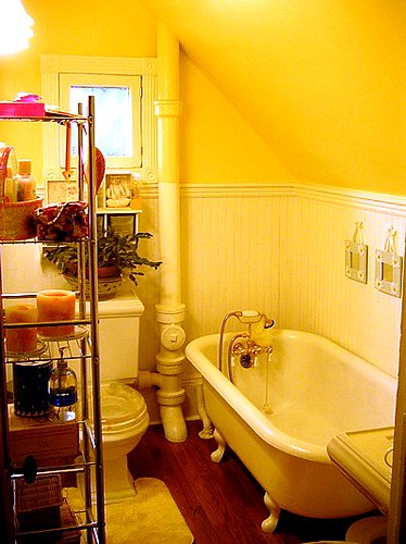 Yellow Retro Bathroom Decor