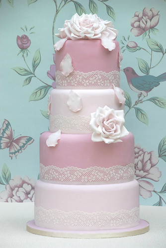 for the romantic fairytale wedding cake as the perfect centre piece for