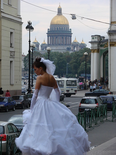 Novia Rusa of Russia in near St. Isaac's Cathedral