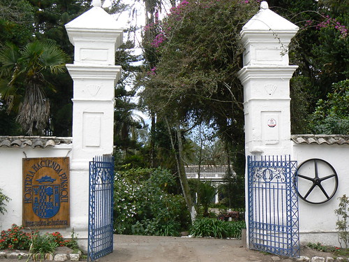 hacienda pinsaqui main gate
