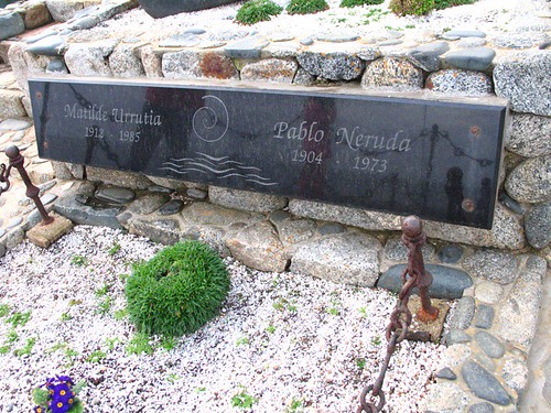 Neruda and Mathilde's grave 2
