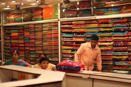 Une boutique de saris