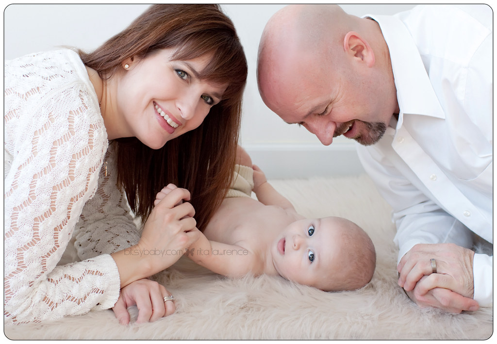 baby with family annapolis photo studio