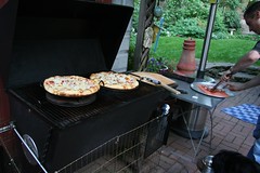 grillin pizza