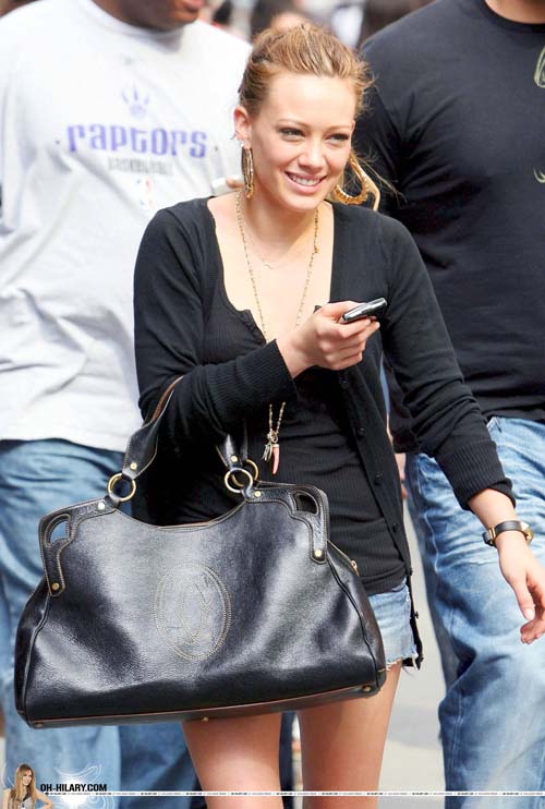 hilary-duff-mike-comrie-nyhands-03