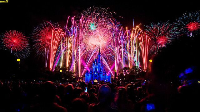 Walt Disney World's Summer Nightastic! Fireworks Spectacular Grand Finale (75 Second Exposure)