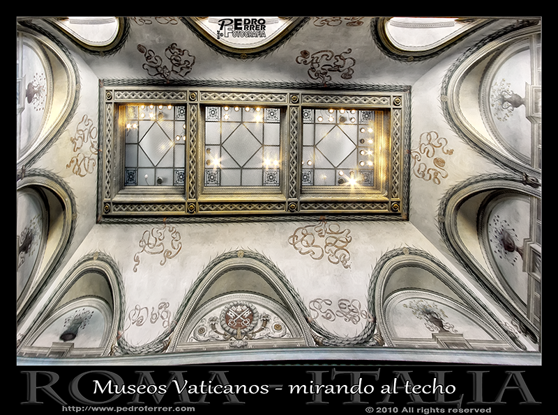 Roma - Museos Vaticanos - Mirando al techo