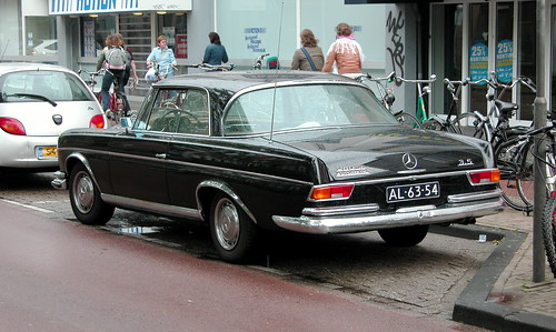  Respot of a 1969 Mercedes-Benz 280 SE 3.5 Coupe 