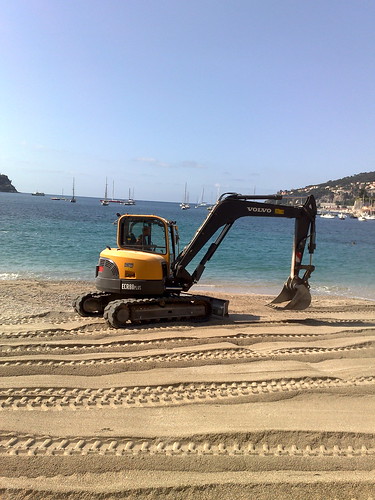 Mini-digger makes more beach