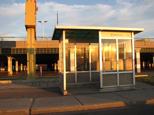 Bus stop, Ville Saint-Laurent