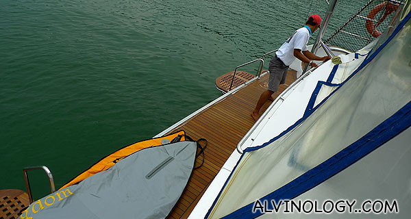 Our skipper Yudas, unloading the kayak