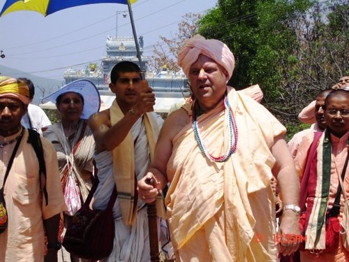H H Jayapataka Swami in Tirupati 2006 - 0029 por ISKCON desire  tree.