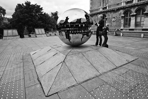 Sphere Within Sphere by A. Pomodoro, Trinity College