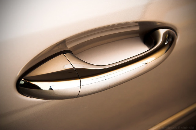 door detail reflection car handle mercedes benz automobile paint chrome daimler mclass strobist