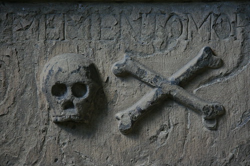 Gravestone photo by Chris Fleming from Flickr licensed under Creative Commons