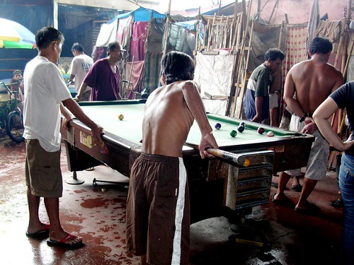 Philippinen  菲律宾  菲律賓  필리핀(공화국) Pinoy Filipino Pilipino Buhay  people pictures photos life  city, man, Tondo, Manila Philippines, playing, billiards men  