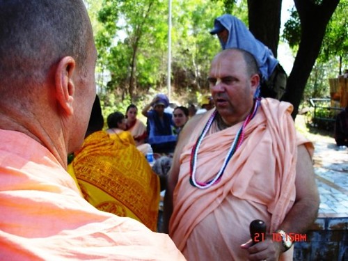 H H Jayapataka Swami in Tirupati 2006 - 0009 por ISKCON desire  tree.