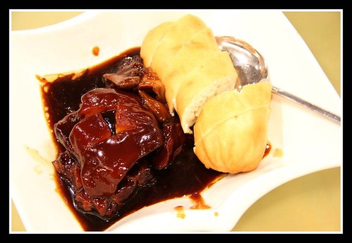 Braised Pork with mantou