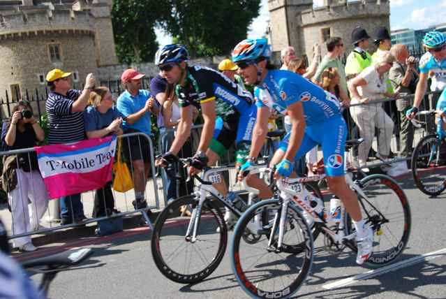 The Peleton passing the Tower of London on Stage One to Canterbury.
