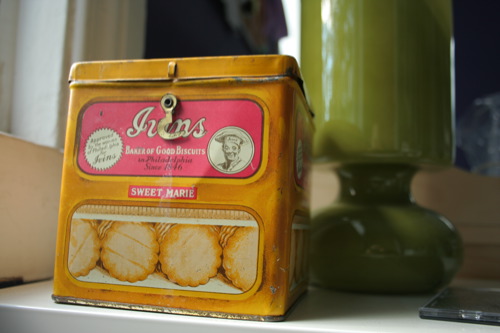 vintage Ivins Biscuit Tin